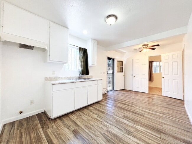 Photo - 950 Clela Ave