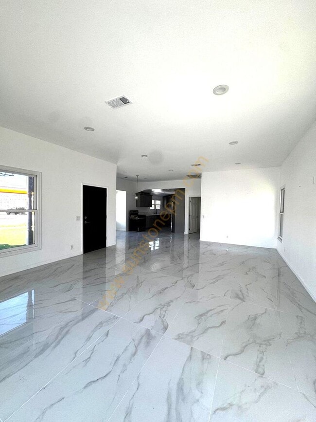 Photo - 696 E 9th St Unit Front House