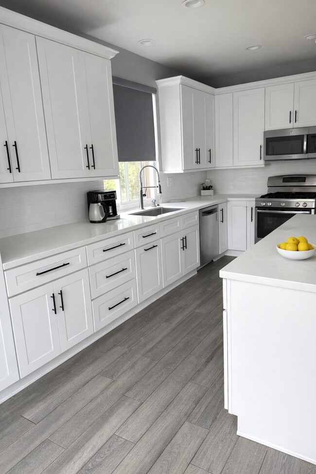 Kitchen - 1035 Tesoro Ave