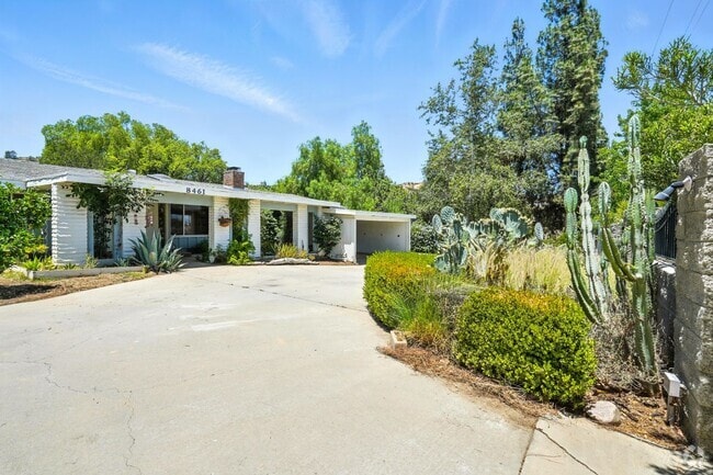 Building Photo - 8461 Valley Circle Blvd Rental