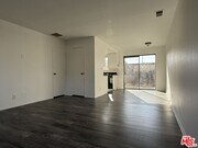 Photo - 613 W Queen St Unit 4