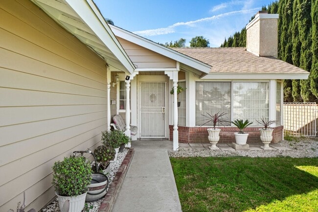 Photo - Wonderful Single Story Home with Great Yard in Santa Clarita!