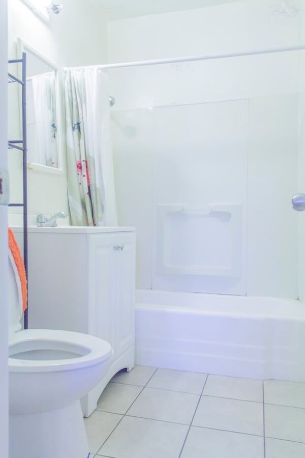 Photo - A 3 bedroom, 1 bathroom apartment with a d... Unit Single Room 3 (Lego) - 3