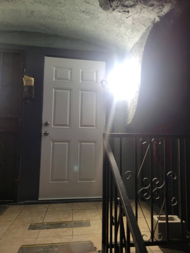 Private Entry - 2216 S Bronson Ave Apartments Unit Bronson