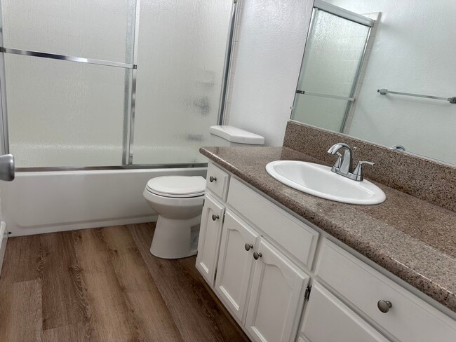 Photo - 1718 S Barrington Ave Unit 7