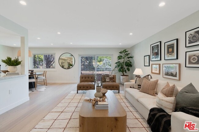 Building Photo - 6720 Hillpark Dr Unit 302