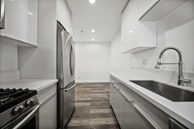 Photo - 1333 W 36th Pl Unit 6
