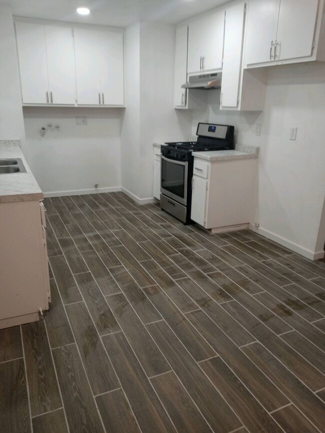 Photo - Upgraded 2b/1b duplex for rent!