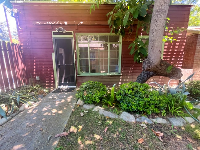 Photo - 115 E 4th St Apartment Unit D