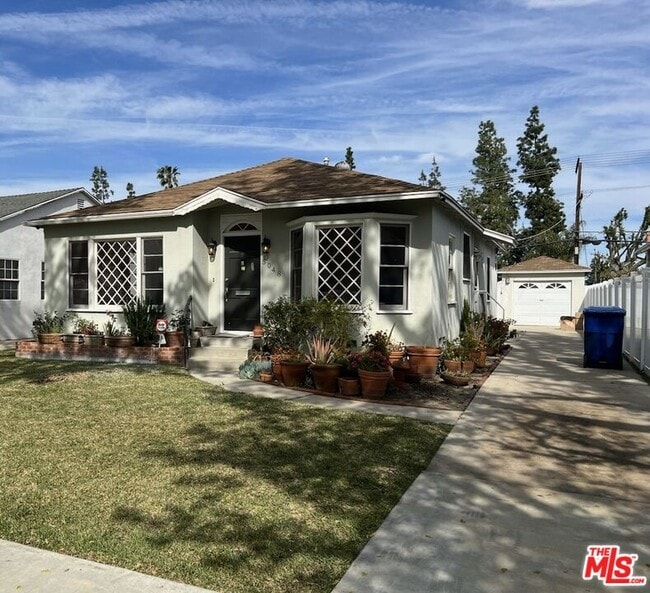 Photo - 5048 Enfield Ave