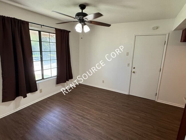 Photo - 1311 W Ave J 4
