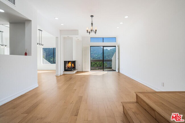Photo - 1694 Michael Ln Townhome