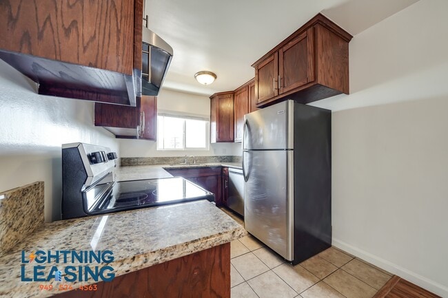 Photo - 17348 Burbank Blvd Condo Unit 18D