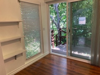 Tree-top guest unit entrance - 11049 Kling St House
