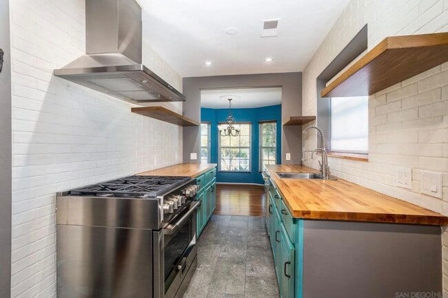 Photo - 7595 Saranac Ave