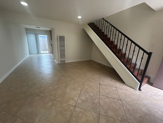 Photo - Spacious 2bed 1.5bath Apartment near Beach Blvd & Talbert Ave