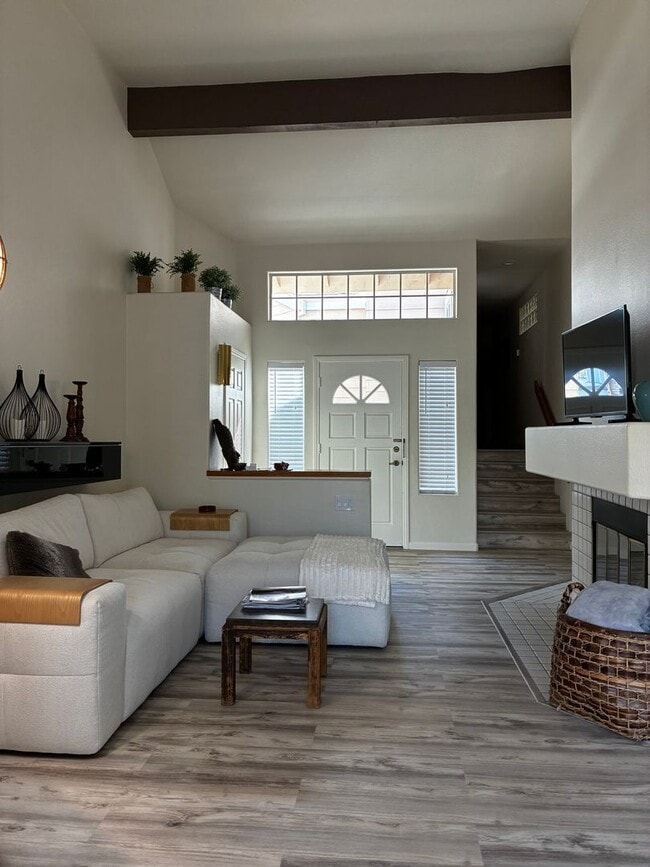 Photo - Beautiful La Jolla Condo – Fully Furnished – $350 Off 1st Month! Unit 36