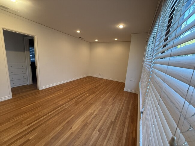 Livingroom - 10901 Huston St Unit 10901