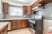 Photo - 148 S Reeves Dr Unit 4