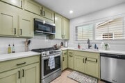 Photo - 1357 Cornwall St