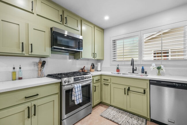Photo - 1357 Cornwall St