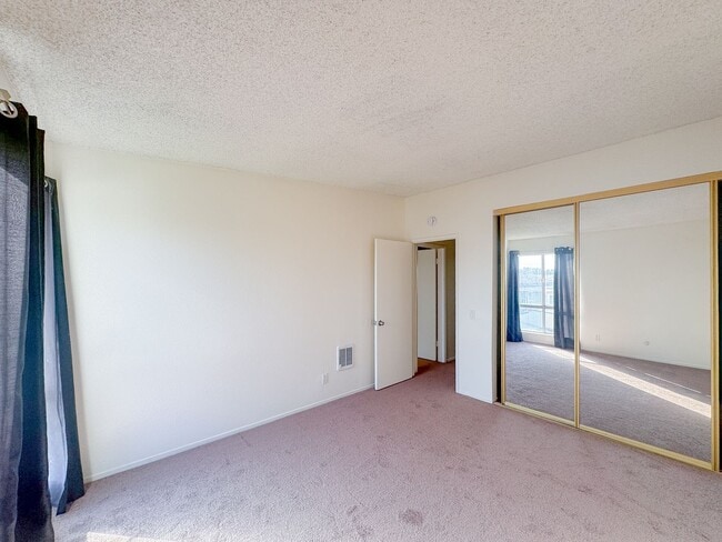 Photo - Sunny Spacious Upstairs Condo in Gated Bld...