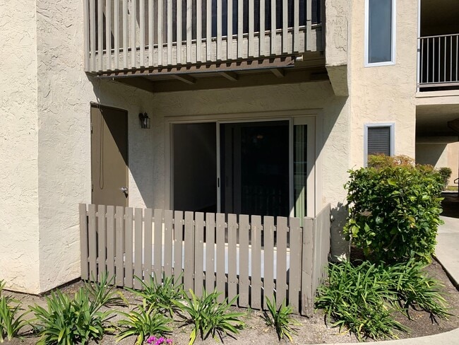 Building Photo - Gated Oceanside 1BR – Pool, Spa, Parking + Water/Trash Included! Won’t Last!