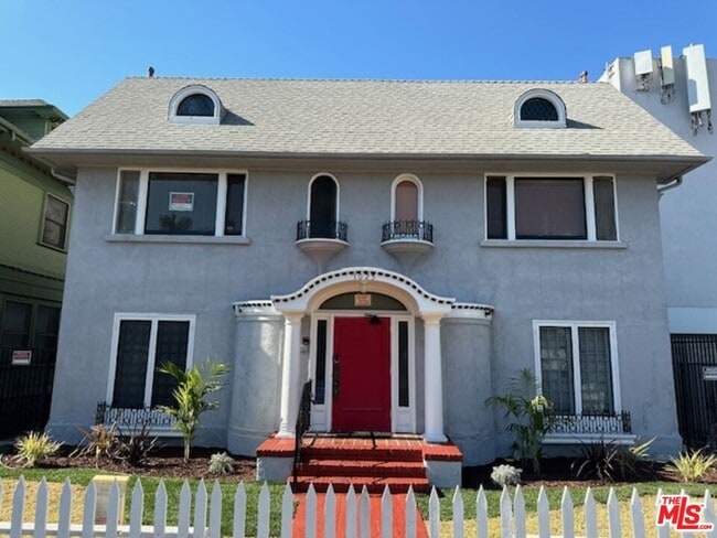 Building Photo - 1025 Locust Ave Unit 7