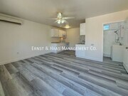 Photo - 1039 E Ridgewood St House