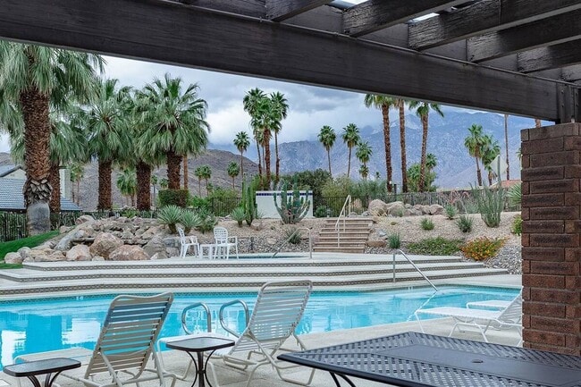 Building Photo - 5 Pueblo Vista St Unit 5