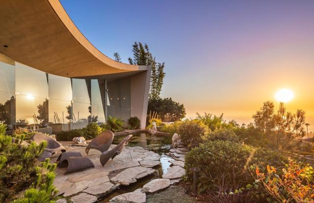 Photo - 724 Muirlands Vista Way