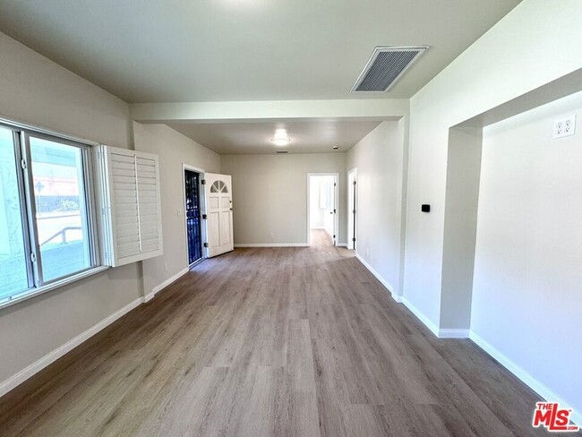 Photo - 319 N Rowan Ave