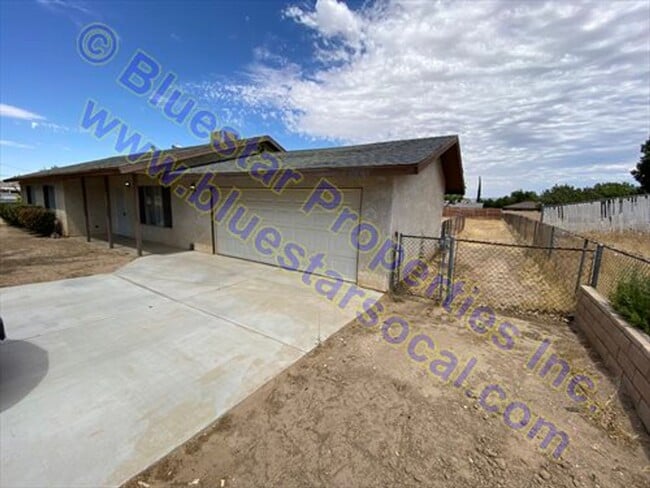 Building Photo - New listing in Hesperia!!!!