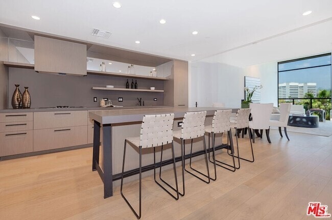Building Photo - 10777 Wilshire Blvd Unit 703 Rental