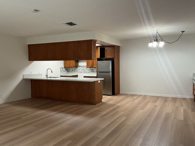 Building Photo - Los Caballeros #235 Unit 235