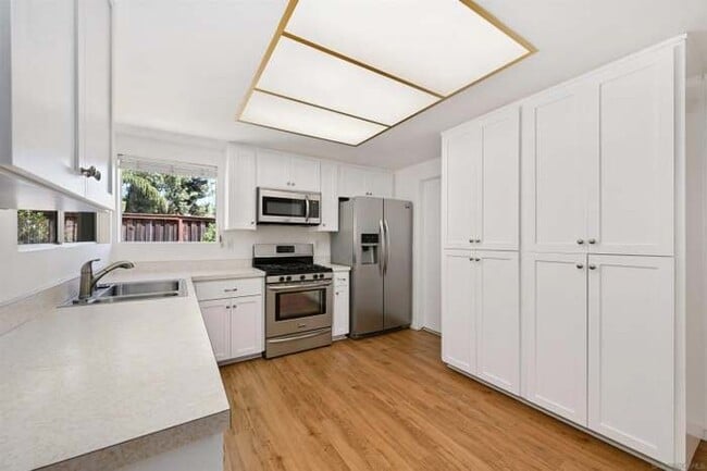 Photo - 1904 Louis Dr