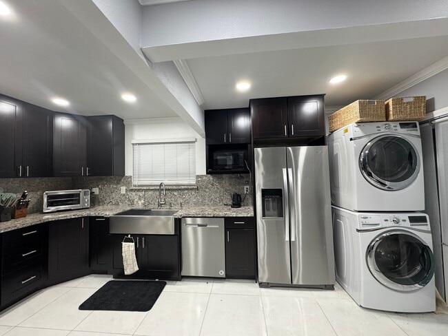 Photo - 1313 W 4th St Unit Main House