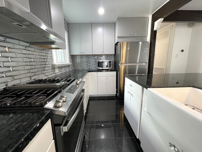 Photo - 8824 Tyrone Ave