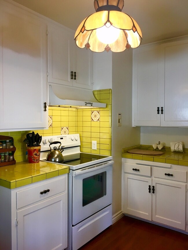 Photo - 10720 Hortense St