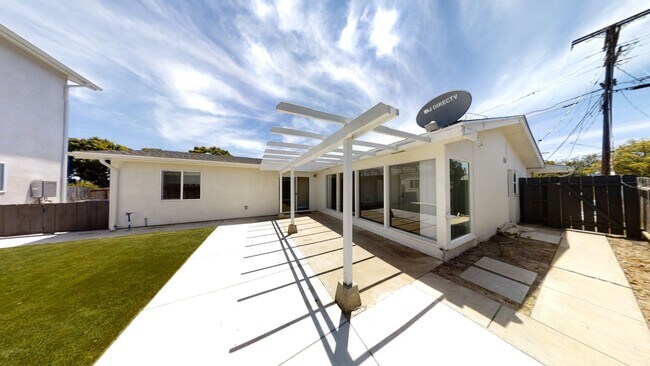 Photo - Beautiful home on Tipton with private yard!!