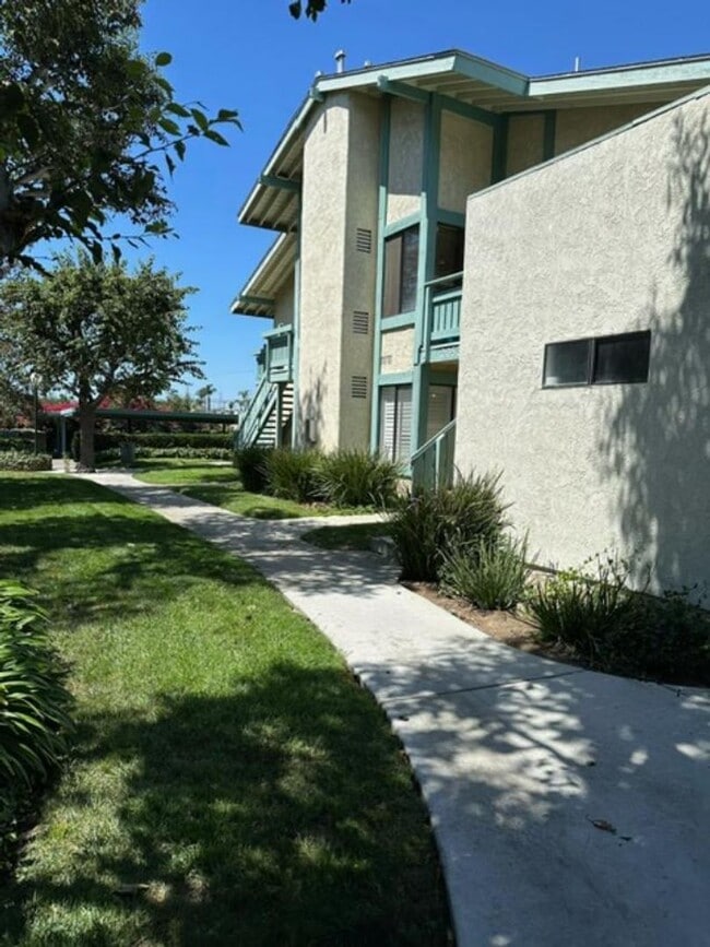 Building Photo - 20531 S Vermont Ave Unit 8