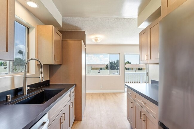 Building Photo - 2508 Aviation Blvd Unit B