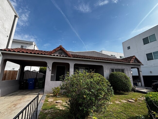 Building Photo - 1850 S Curson Ave