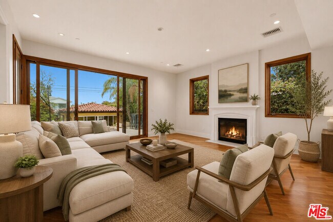Photo - 1126 Yale St