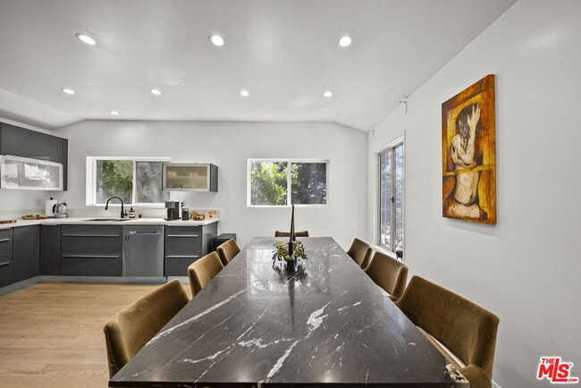 Photo - 6295 Ivarene Ave