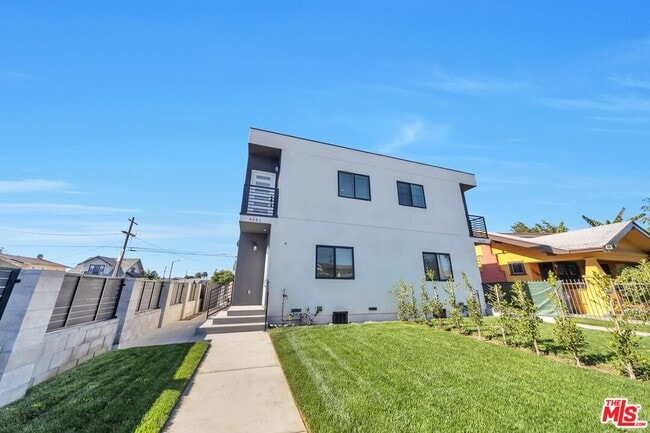 Photo - 4239 Halldale Ave