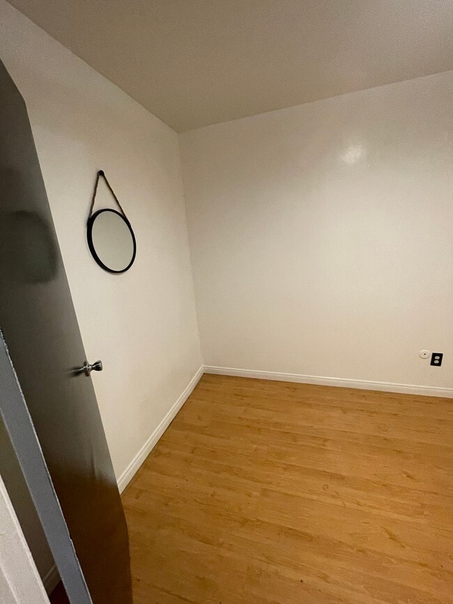 Photo - 960 Larrabee St