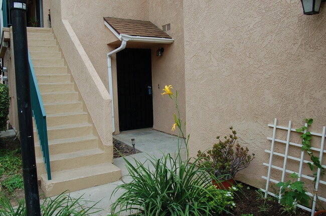 La Habra 2BR Townhome with Garage & Patio - La Habra 2BR Townhome with Garage & Patio