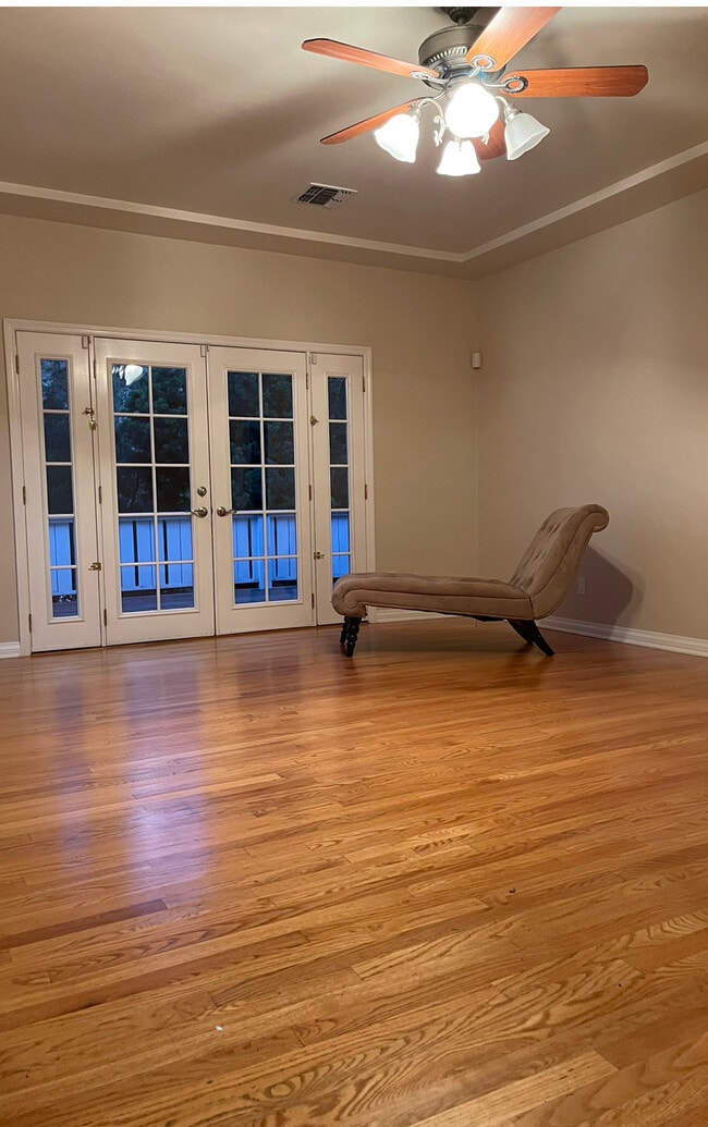 Photo - 1552 Crater Ln