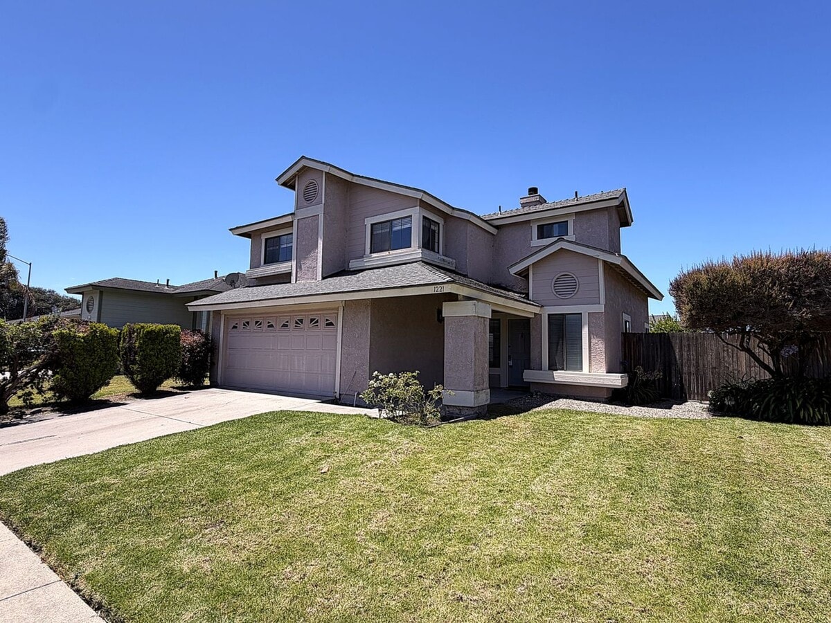 Updated Two Story Meadows Home - Updated Two Story Meadows Home